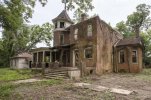 99a6cf68-1823-4a48-83cb-b18f188b77d8-spooky-homes-around-the-world-moulthrop-house.jpg 99a6cf68-1823-4a48-83cb-b18f188b77d8-spooky-homes-around-the-world-moulthrop-house.jpg
